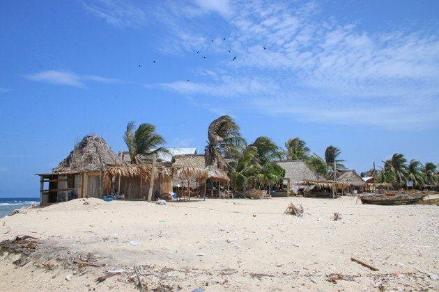 Cayos Cochinos island with frigatebirds