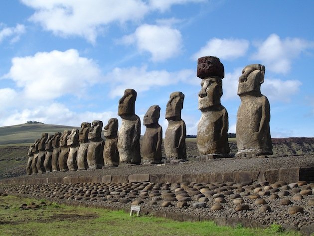 Easter_Island_Ahu_(2006)