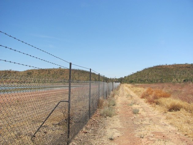 Halls Creek Poo Ponds road