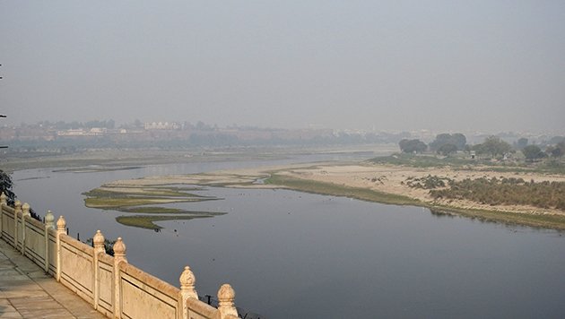 agra.yamunariver from taj.630.1995